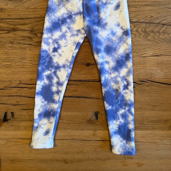GAP. Size S (girls), NWOT fleece lined blue & white tie dye leggings. - Picture 2 of 6